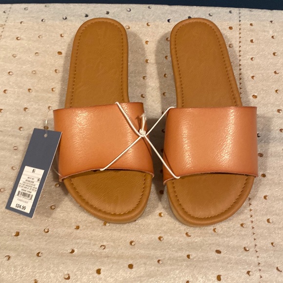 Universal Thread Shoes - Universal Thread 6.5 brown slides - new with tags